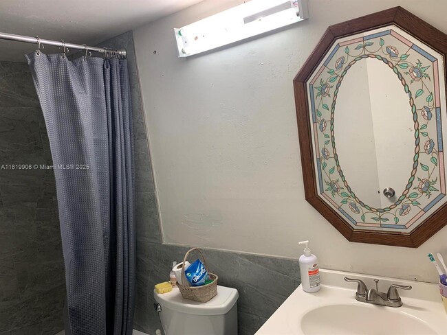 Building Photo - 89 Berkshire D