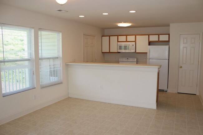 Foto del edificio - 3 Bedroom 3 Bathroom Apartment