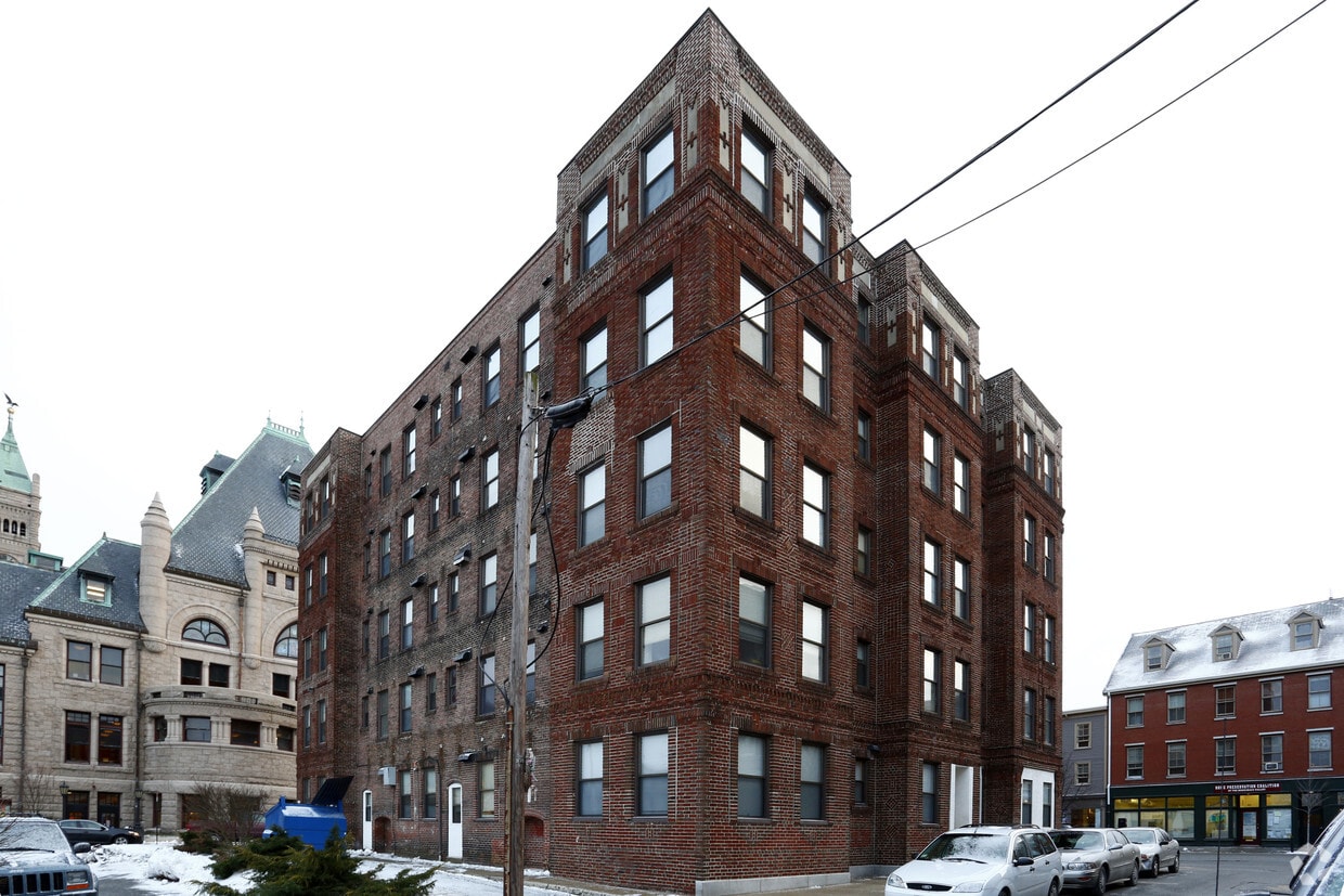 Building Photo - The Majestic