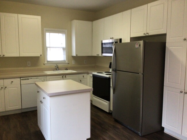 Building Photo - 204 McCarthy Dr