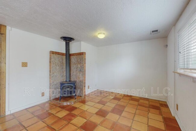 Foto del edificio - 2413 Gretta St NE