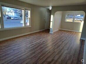 Building Photo - 815 Avenue C