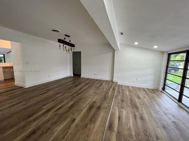 Foto del edificio - 14825 Garden Dr