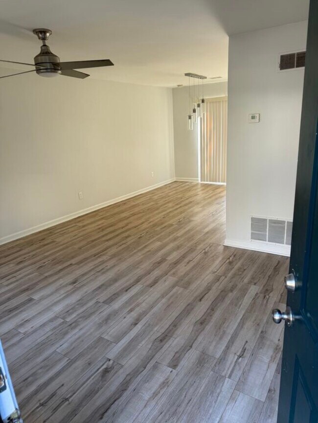 Foto del edificio - 283 Flagstone Way