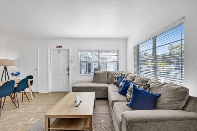 Building Photo - 335 Desoto St