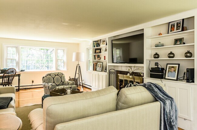 Building Photo - 76 Adams St