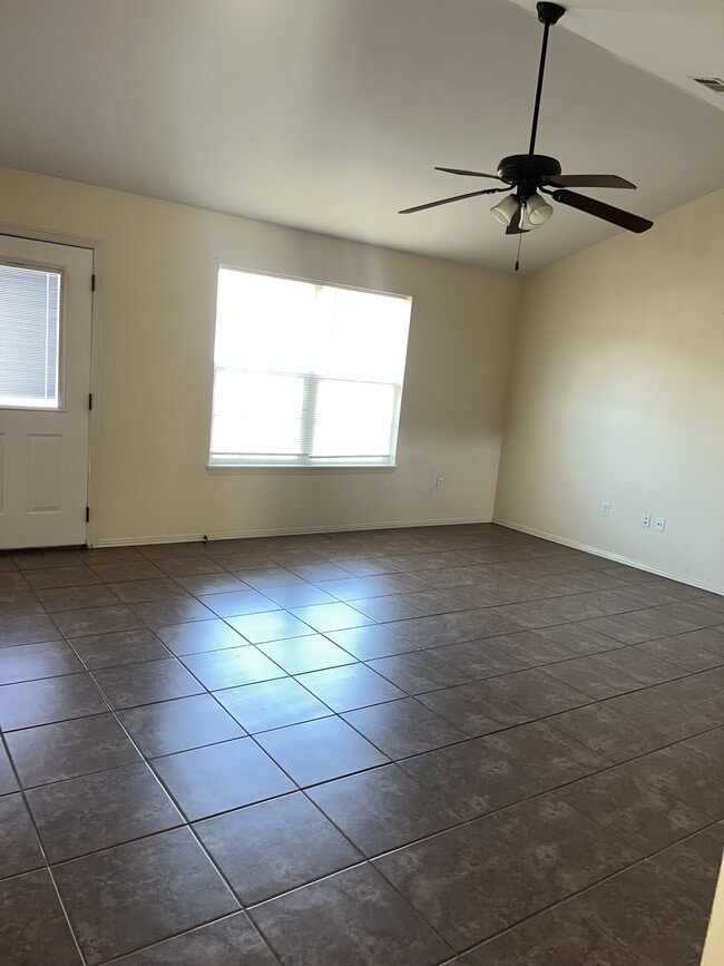 Building Photo - 2308 Devin Ln