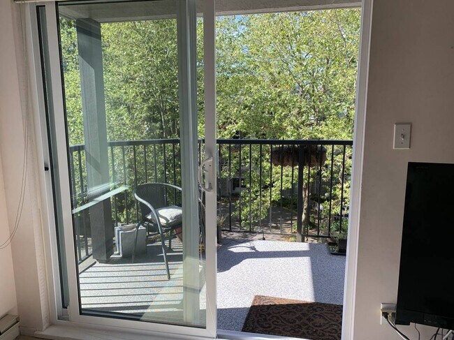 Photo du bâtiment - 7560 Moffatt Rd