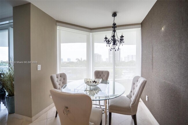 Foto del edificio - 7000 Island Blvd