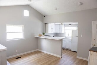 Building Photo - 34 E Maynard Ave