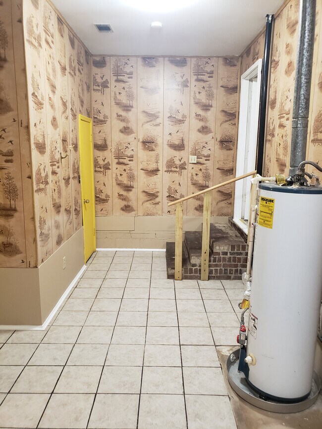 Building Photo - 3915 Elnora Dr