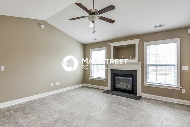 Building Photo - 3 Bedroom Pet-Friendly Home in Fuquay-Varina, NC with Main Street Renewal