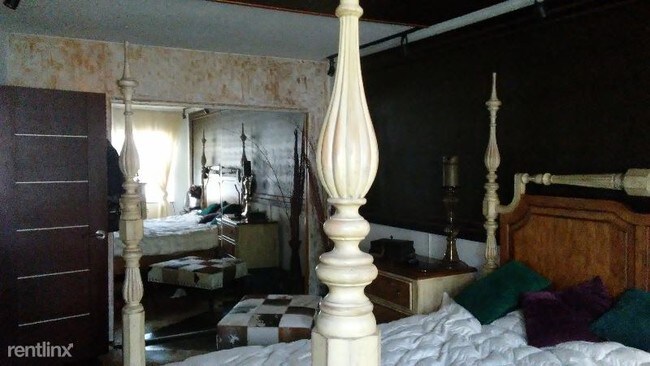 Foto del edificio - 2 br, 1 bath Apartment - 2552 East 26 Street
