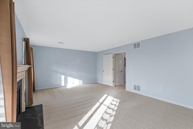 Building Photo - 233 Thrush Dr