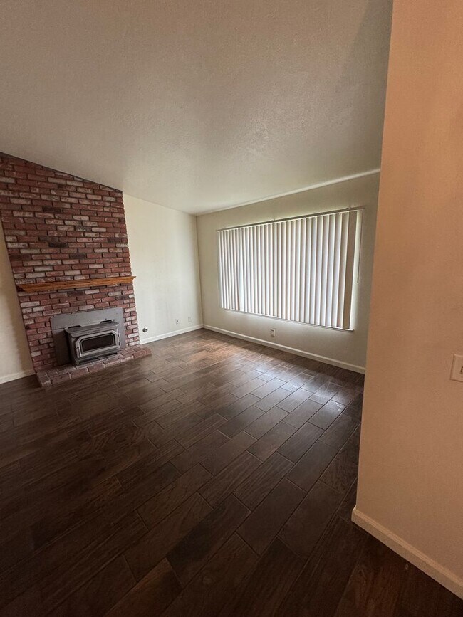 Building Photo - 1107 Wimbledon Dr