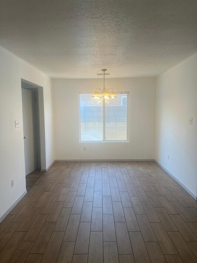 Foto del edificio - 440 Adirondack Pl SE
