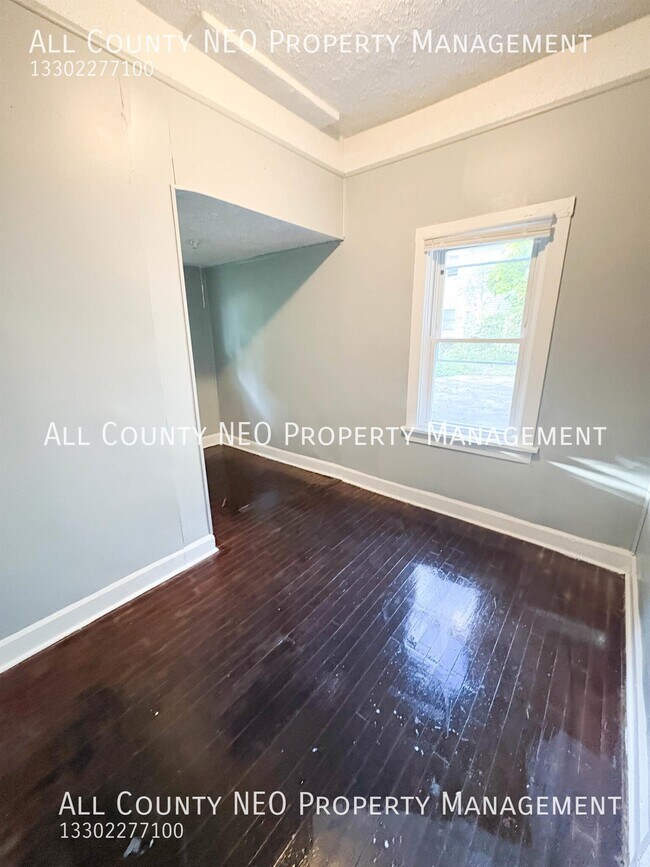 Building Photo - 378 E 156th St