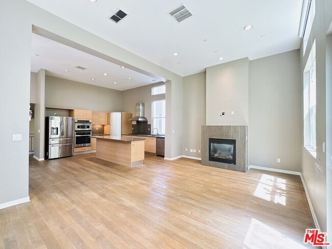 Building Photo - 6581 S Seabluff Dr
