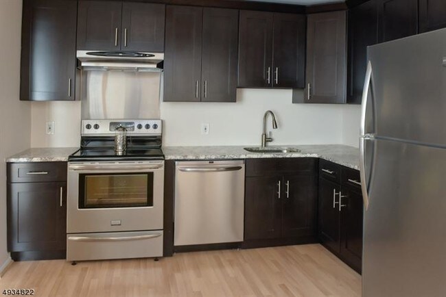 Building Photo - 41 Mt Kemble Ave