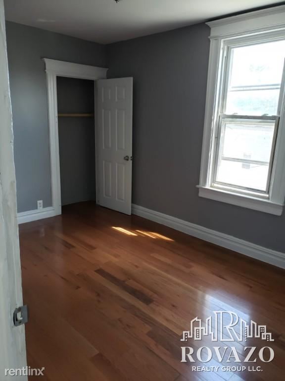Building Photo - 4 br, 1 bath  - 827 S 14th St # 3