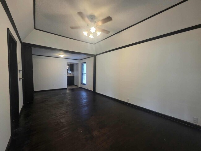 Foto del edificio - Charming Corner lot for rent!