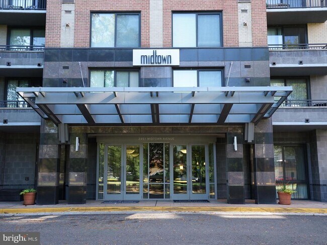 Foto del edificio - 2451 Midtown Ave