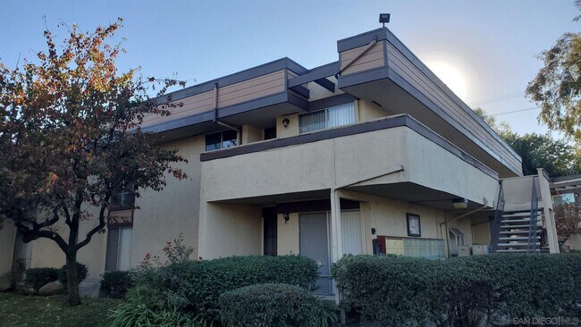Building Photo - 745 E Bradley Ave