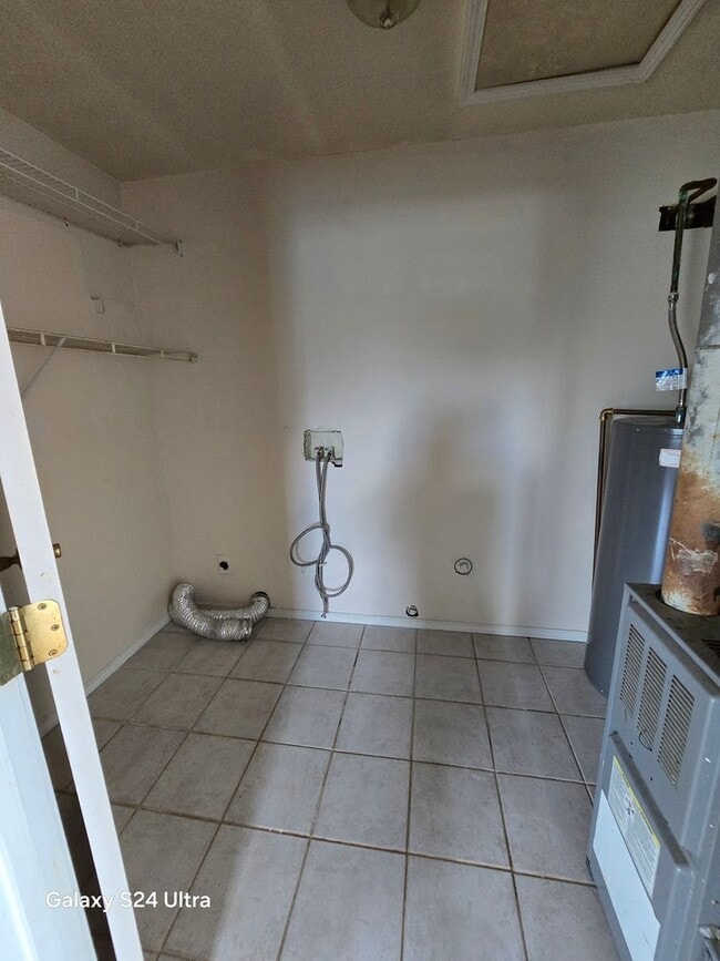 Photo - 2bd/1Ba Duplex. House