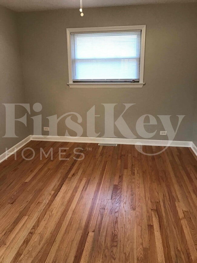 Building Photo - 723 Manchester Ave