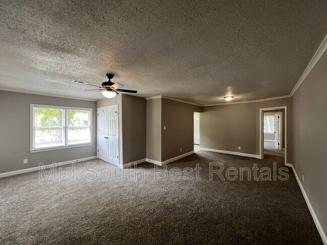Foto del edificio - 3806 Bowen Ave