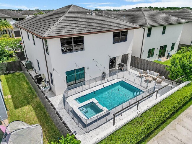 Building Photo - 8824 NW 154th Ter