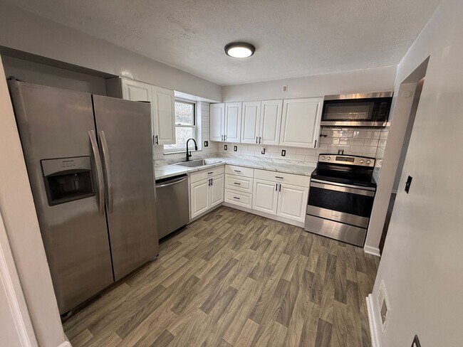 Building Photo - DELHI - Adorable 3 Bed 1 Bath Ranch 2 Car