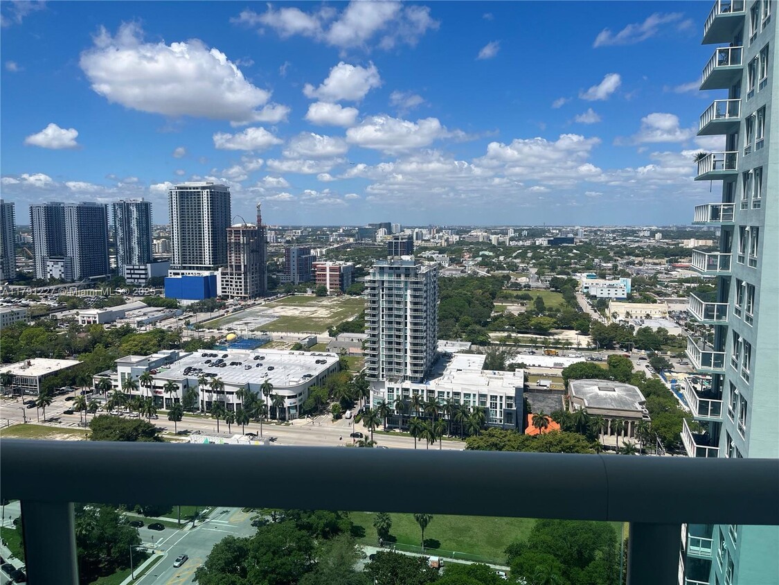Foto principal - 1800 N Bayshore Dr