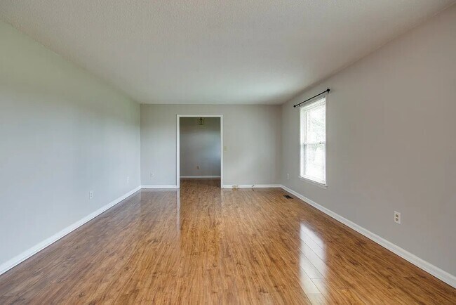 Building Photo - 748 Dejarnette Ln