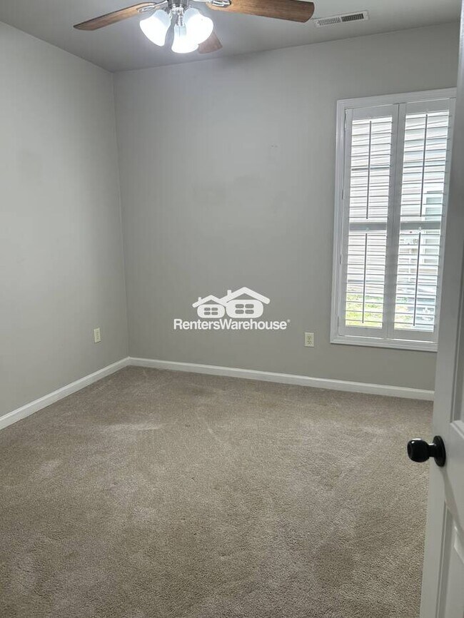 Foto del edificio - Charming brick 3 bedroom 2 bath garden home