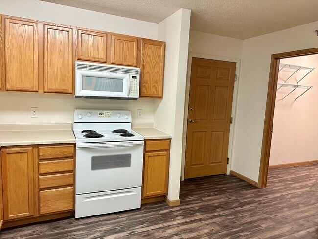 Foto del edificio - 1 Bedroom - South Fargo