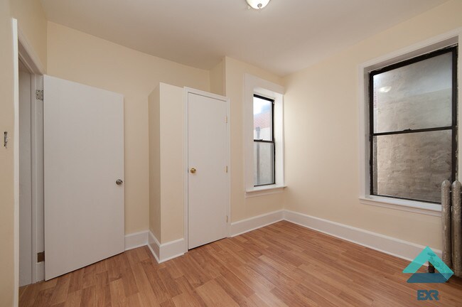 Building Photo - 261 Quincy St