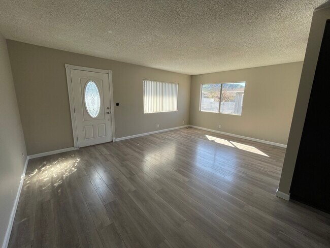 Foto del edificio - 28164 Robin Ave