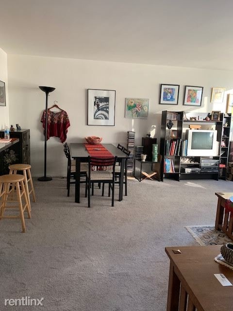 Foto del edificio - 1 br, 1 bath  - 3600 N Lake Shore Dr Apt 1205