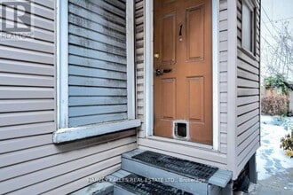 Building Photo - 1098 Bathurst St
