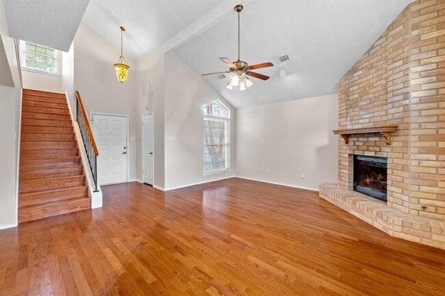 Building Photo - 15905 De Peer Ave