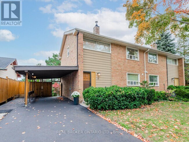 Photo du bâtiment - 17 Redwing Pl