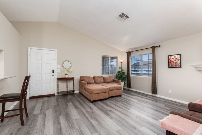 Building Photo - 2nd floor unit in gated community with pool/spa/tennis