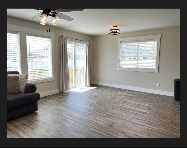 Building Photo - 3714 E 19th N