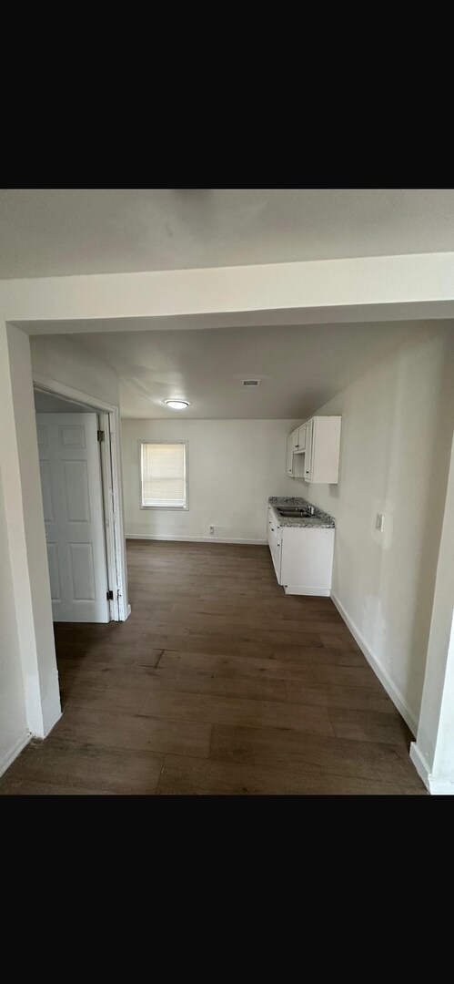 Building Photo - This is a 4 bedroom 1 bathroom house it has a spacious living room and full kitchen that comes wi...