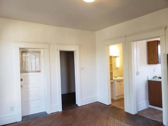 Building Photo - 419.5 W Stephenson