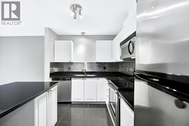 Photo du bâtiment - 2551 Parkview Ln