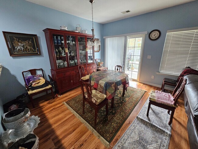 Foto del edificio - 136 Cordage Dr