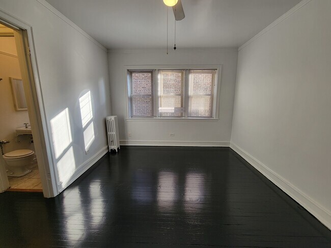 Foto del edificio - 834 W Fullerton Ave