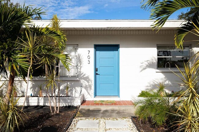 Foto del edificio - 703 Whitfield Ave